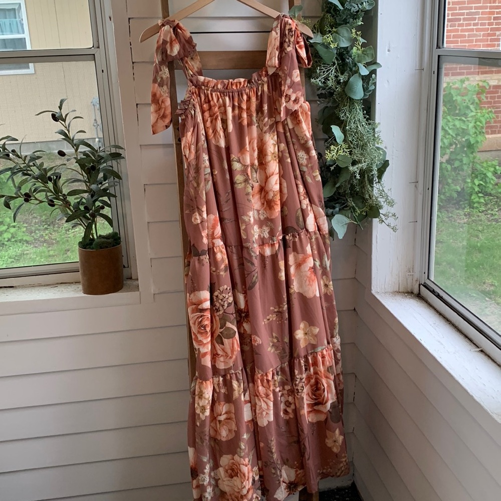 Hadley Pocketed Floral Tie Strap Midi Dress (Mocha) NWOT